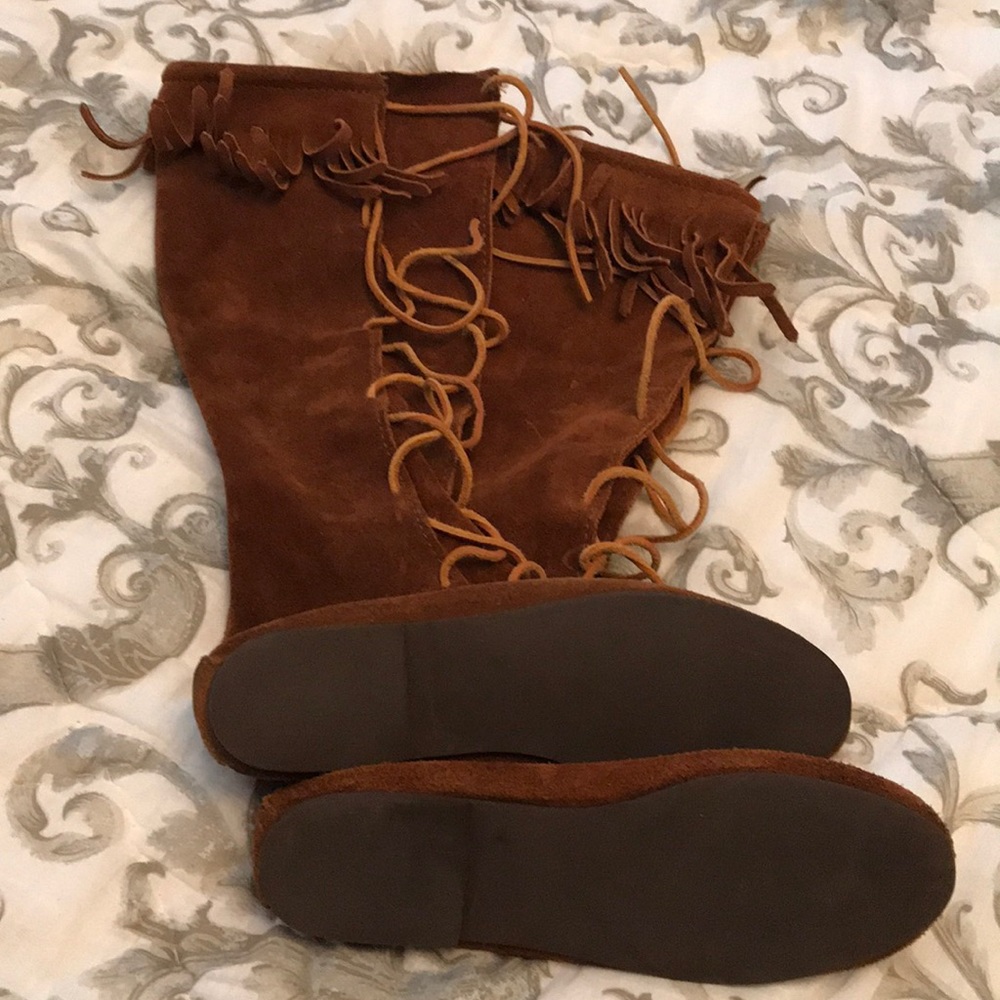 MINNETONKA BOOTS - Picture 2 of 3